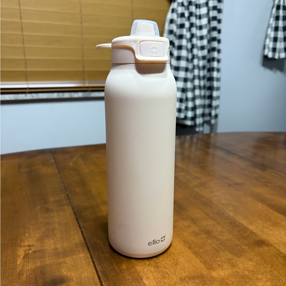 Ellos 32oz Cream Water Bottle